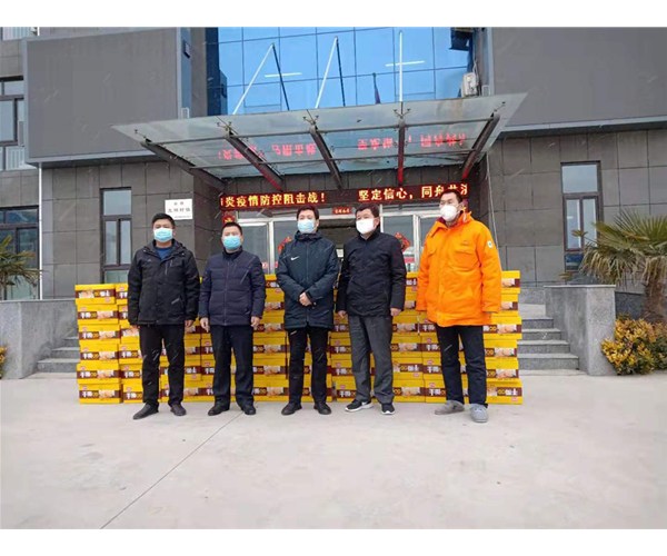 江南手机网页版 - 江南(中国)
总经理郭洪林先生一行分别到企业所在地政府防疫指挥部中心及防疫村庄进行慰问！
